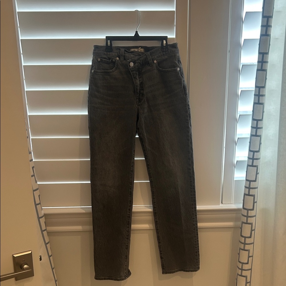 Madewell Women’s charcoal jeans